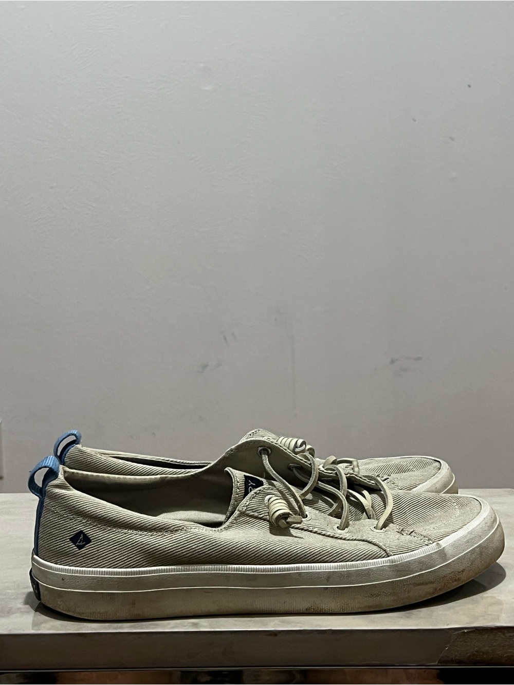 Sperry Men's Off-White Canvas Lace-Up Sneakers with Blue Heel Tab